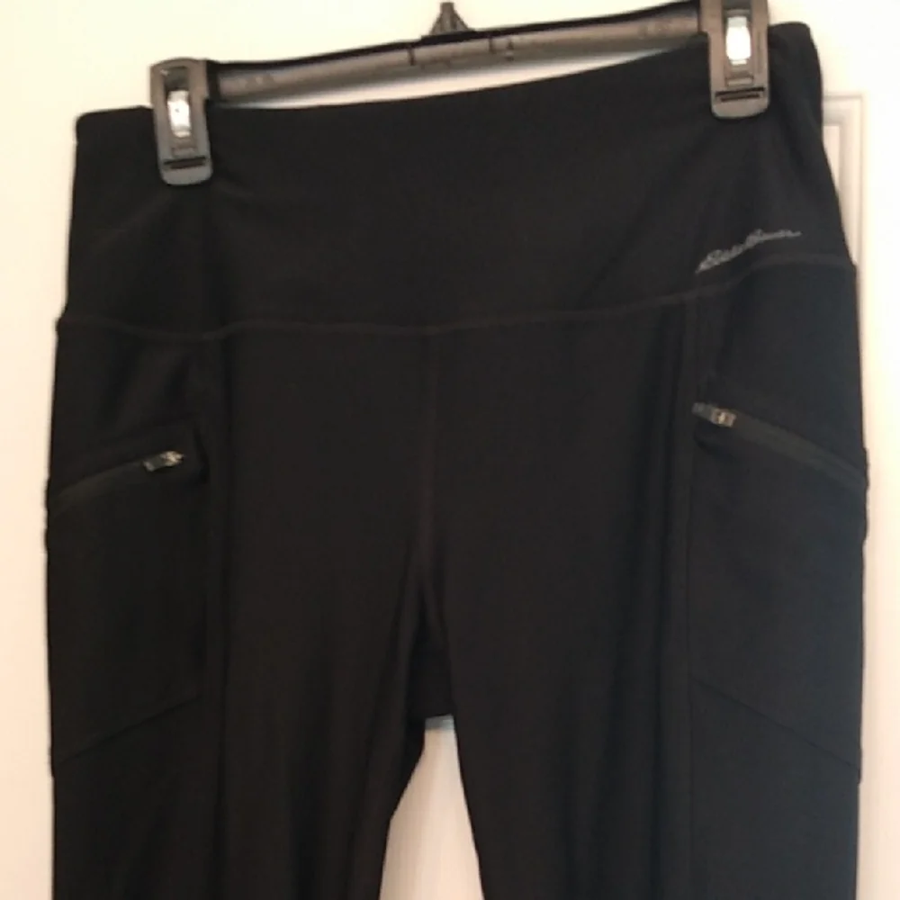 Eddie Bauer Leggings Zip Pockets and an inner Slip Pocket - Picture 5 of 15